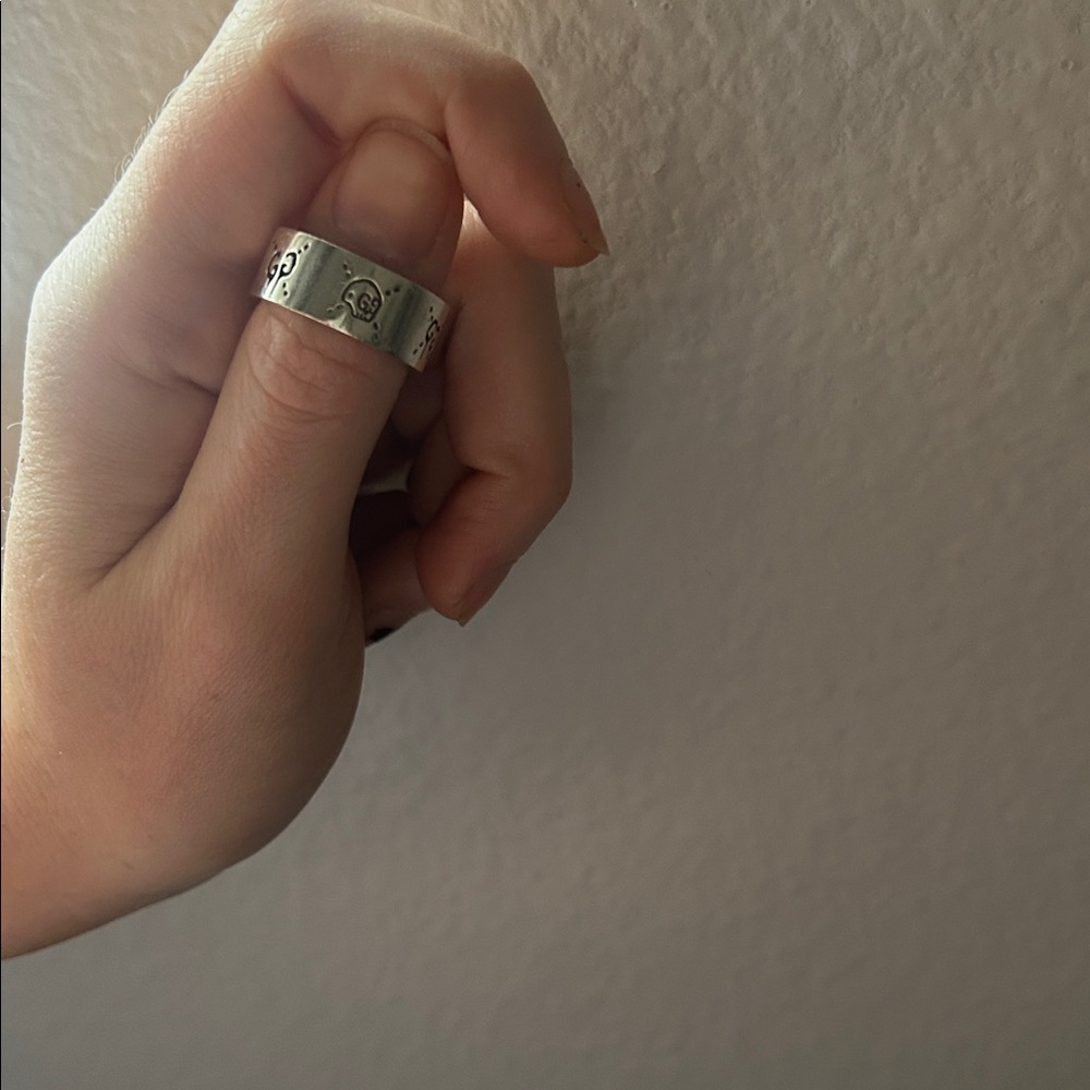 Authentic Gucci sterling Silver Ghost 9mm Ring - Picture 5 of 5